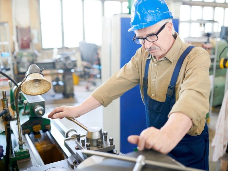 A man working with heavy machinery wondering who is liable if he had an accident in Orlando Florida